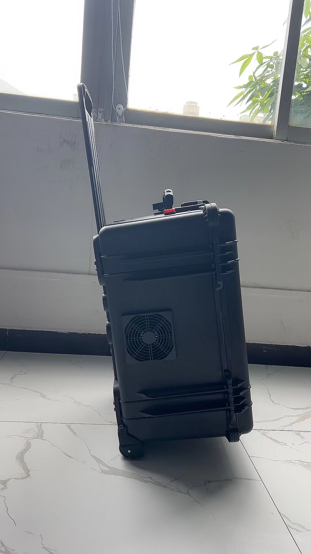 咸丰手拉箱型移动通信干扰器